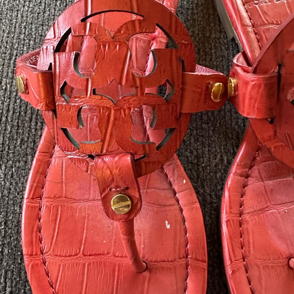 Tory Burch Miller Coral-Red Logo Thong Sandals Size 5.5 - Picture 3 of 12